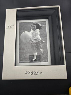 NWB Sonoma Life Style 5x7 Black Photo Frame With Matte Finish